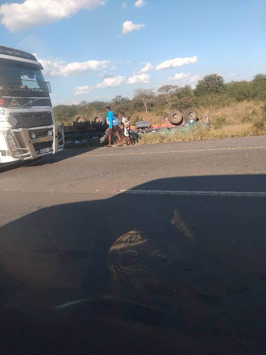 15 people were killed in a fatal road traffic accident which occurred this afternoon at around 1600 hours at the 53 kilometre peg along Harare-Masvingo Road. A Sprinter kombi travelling towards Masvingo was involved in a head on collision with a truck travelling towards Harare.