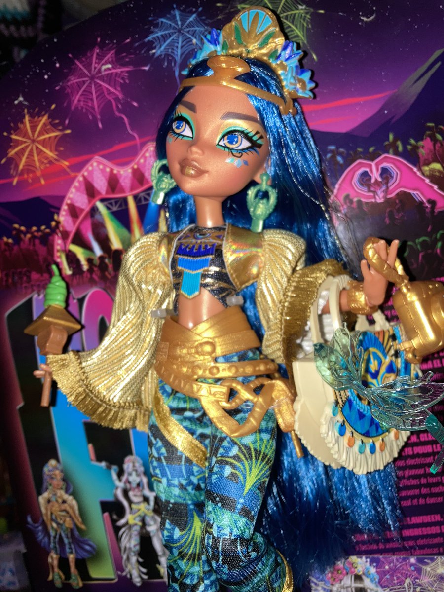 Hello gorgeous 💛💙

My Walmart got 3/4 of the Monster Fest dolls! Abbey, Clawd, and Core Refresh Drac finally showed up, too. I grabbed Monster Fest Cleo for myself ^^