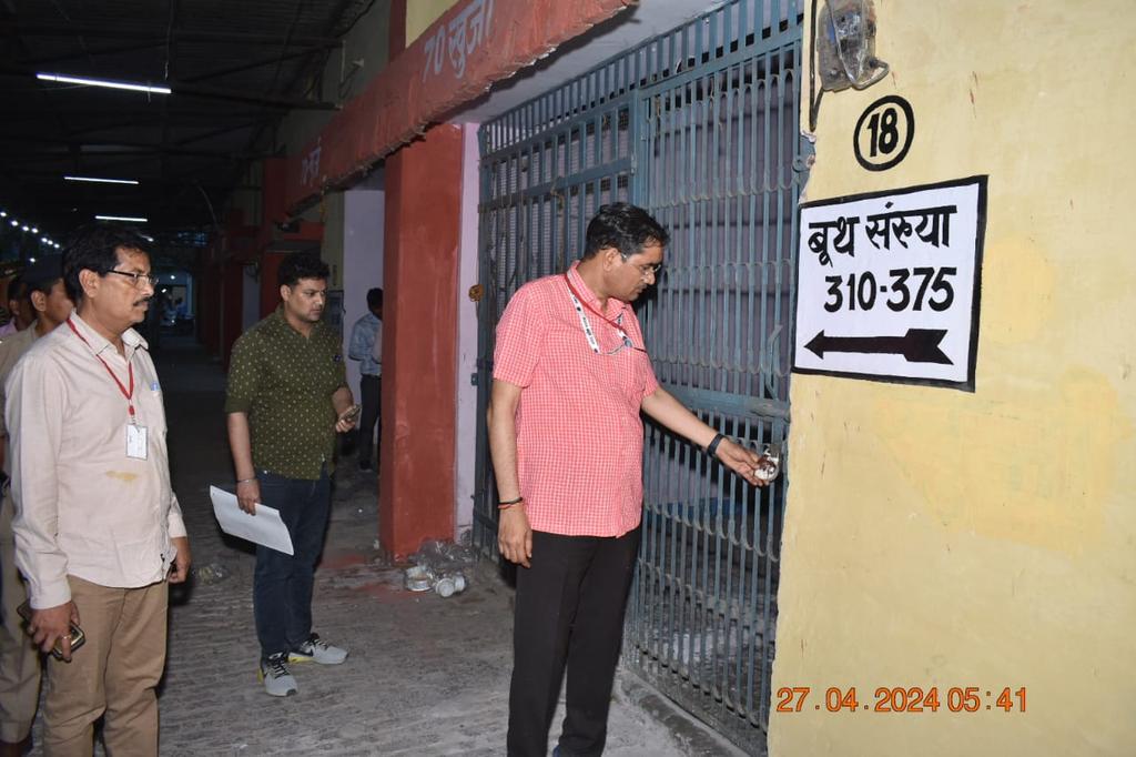 ceoup's tweet image. लोकसभा सामान्य निर्वाचन -2024 के अन्तर्गत दूसरे चरण में मतदान के बाद स्ट्रॉन्ग रूम में EVM एवं VVPAT सील, सुरक्षा बल तैनात।

#2ndPhase #ECI #LokSabhaElection2024 #ChunavKaParv #DeshKaGarv #IVote4Sure #MainHoonNaa #Ek_Vote_Desh_K_Liye