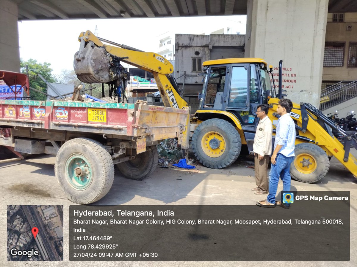 Cleaning of NALA@ Bharat Nagar metro Let's have a look at this garbage! *Plasticbags *Boxes *Grenwaste etc etc Fines already levied. Citizens r advised 2 avoid such littering .It leads to Nala Clogging & issues in Monsoon beside polluting water @TSMAUDOnline @CommissionrGHMC