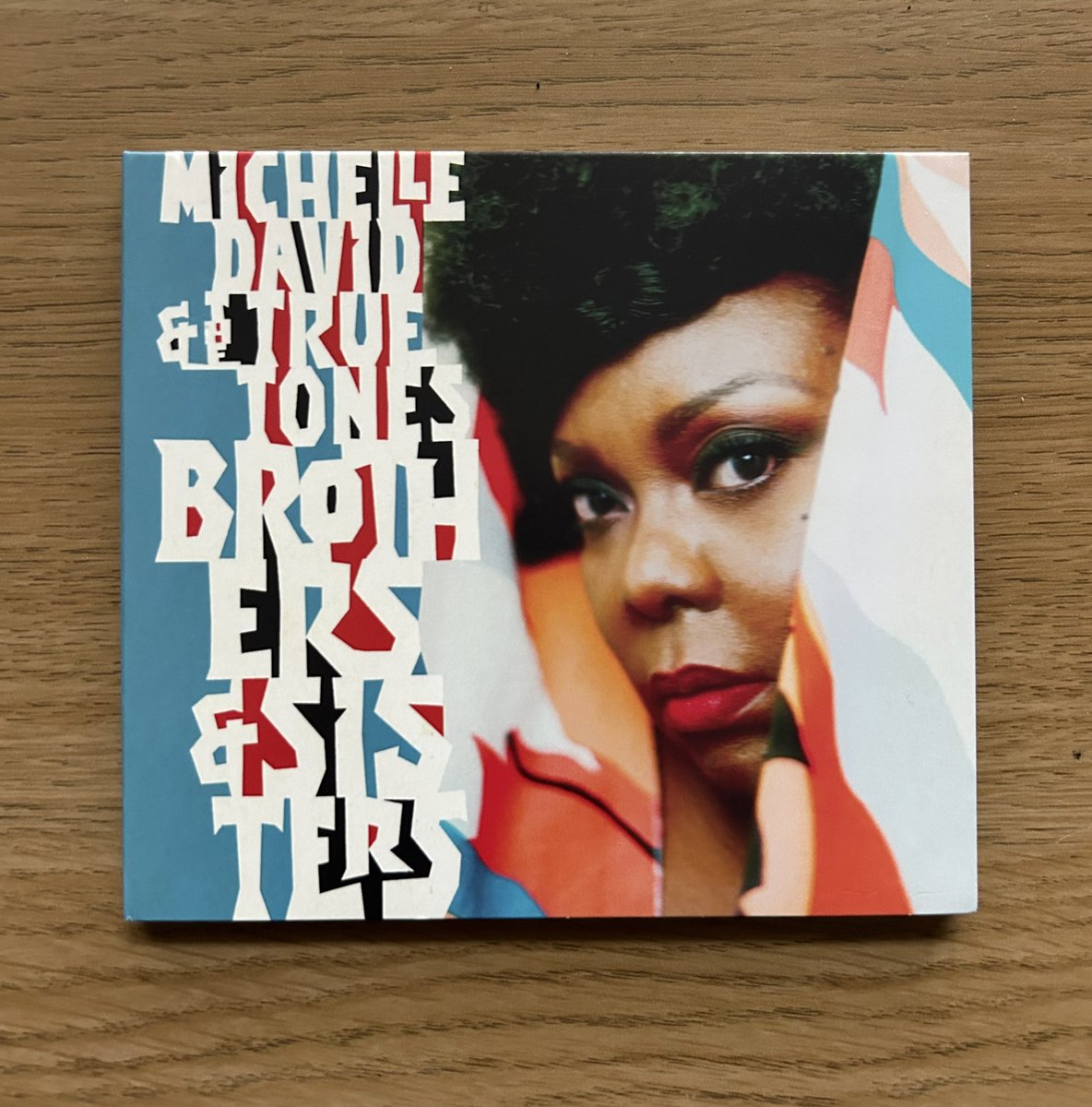 The new Michelle David & The True-tones LP on @RecordKicks is astonishing. Testifying but tender, spirited but soulful. Take a pinch of prime Tina Turner, mix in some positive Mavis vibes & inject a little of Sharon Jones’ joyous energy & this happens 😍 youtu.be/CktdKWRbHvY?si…