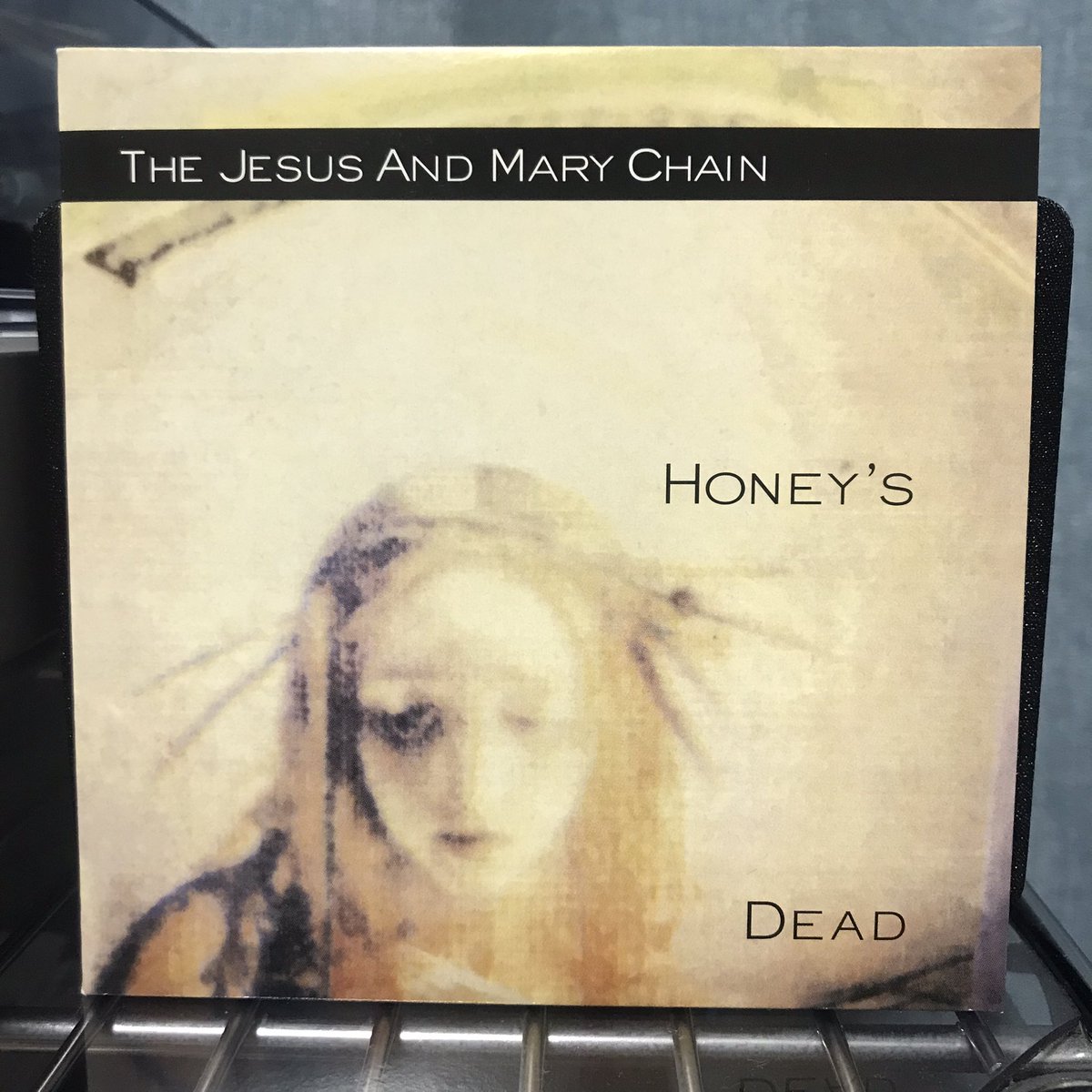 午後の1枚💿。 THE JESUS AND MARY CHAIN 「HONEY'S DEAD」 #TheJesusAndMaryChain #NowPlaying フジロックいいなぁ。