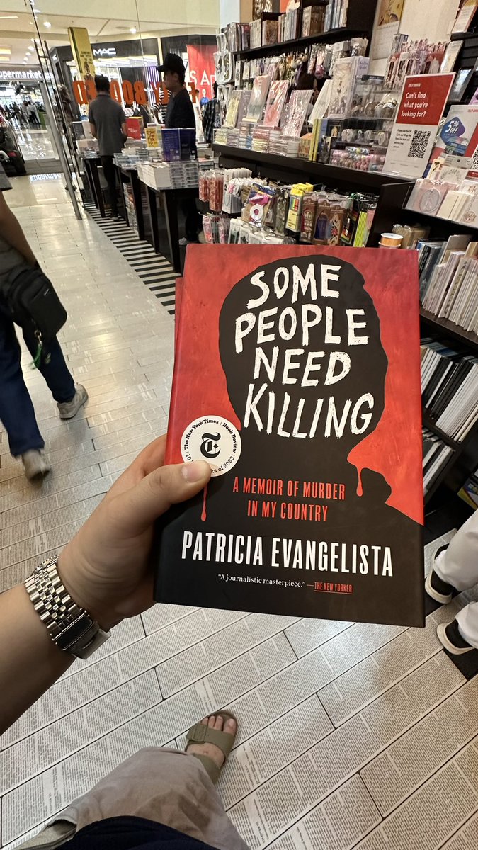 Finally got a copy of @patevangelista’s #SomePeopleNeedKilling. Available in @_FullyBooked Ayala Abreeza Mall Davao branch. 

Thanks Prof @hadji_addu for the heads up!