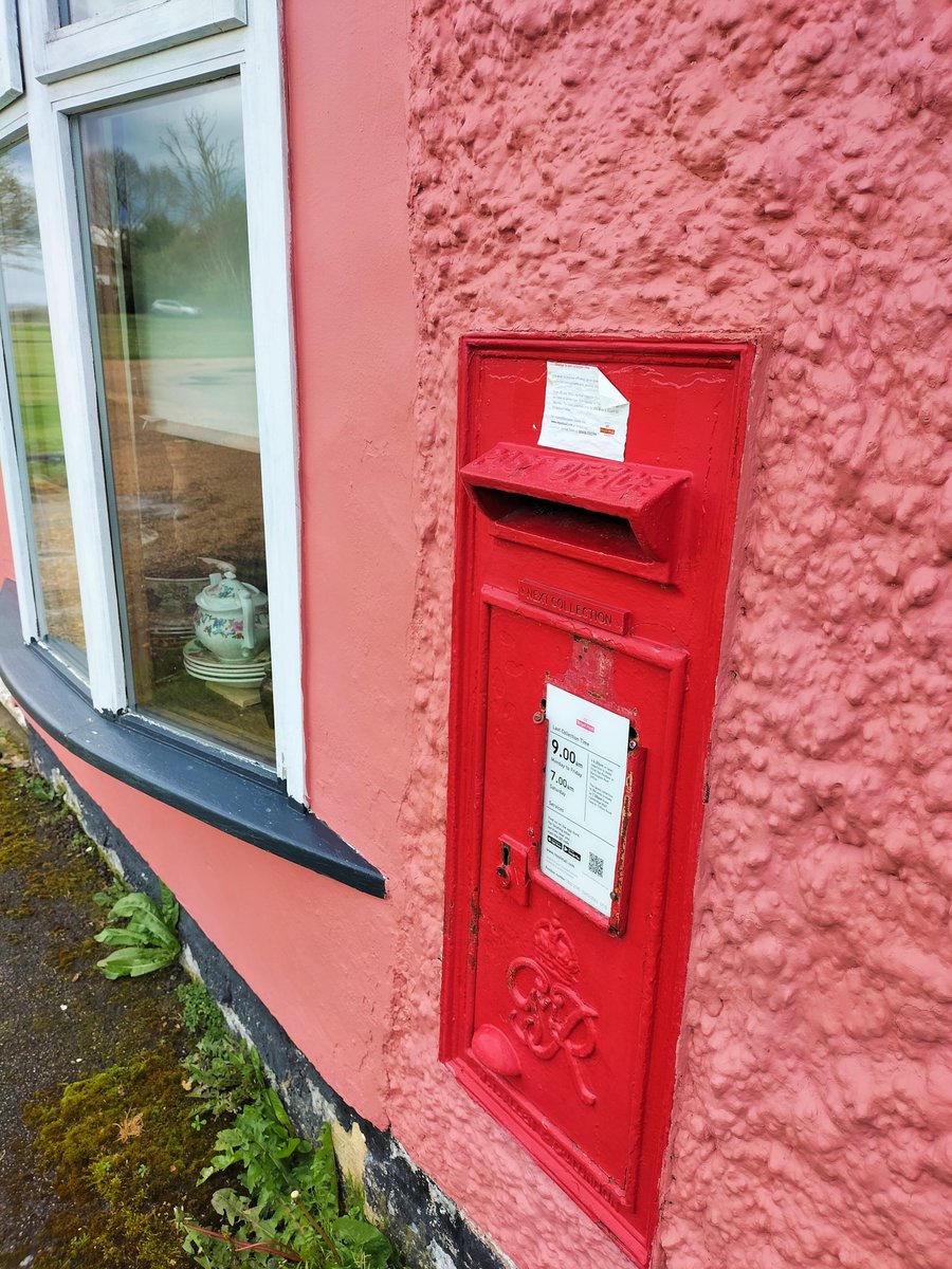 Good morning #postboxSaturday

George VI wall box on a former village post office, Cambridgeshire.