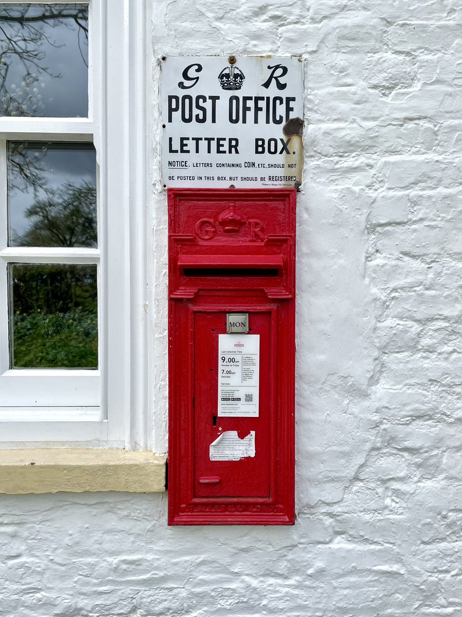 The picturesque village of South Dalton in East Yorkshire even has a picturesque post box. #postboxsaturday
