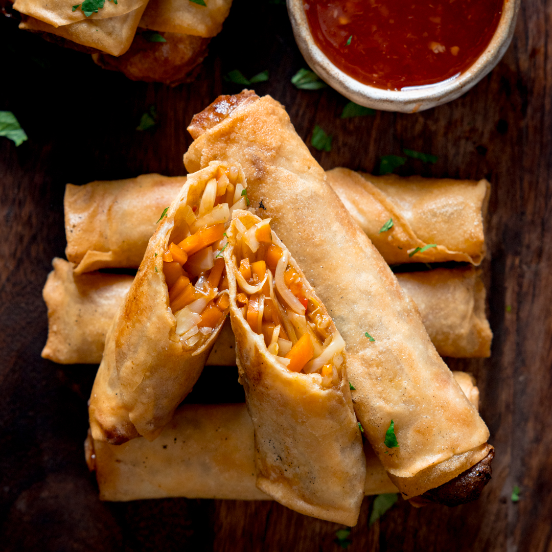 The perfect vegetable spring roll is a tantalizing fusion of fresh, crunchy vegetables, aromatic seasoning, and a delicate, crispy wrapper. 
I love to serve them with lots of sweet chilli sauce for dipping. 😋

kitchensanctuary.com/vegetable-spri…
#kitchensanctuary #foodie #recipe