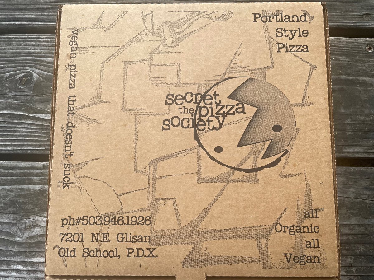 The X. Classique Pepperoni Pizza at Secret Pizza Society, a Vegan Pizza Restaurant in PDX; Basil Chèvre’, Red Sauce, & Pepperoni, topped with Fresh Basil!
.
.
.
.
.
#vegan #veganpizza #veganpepperoni #veganmeat #cheeze #vegancheese #veganfood #veganism #pdxvegans #portlandvegans