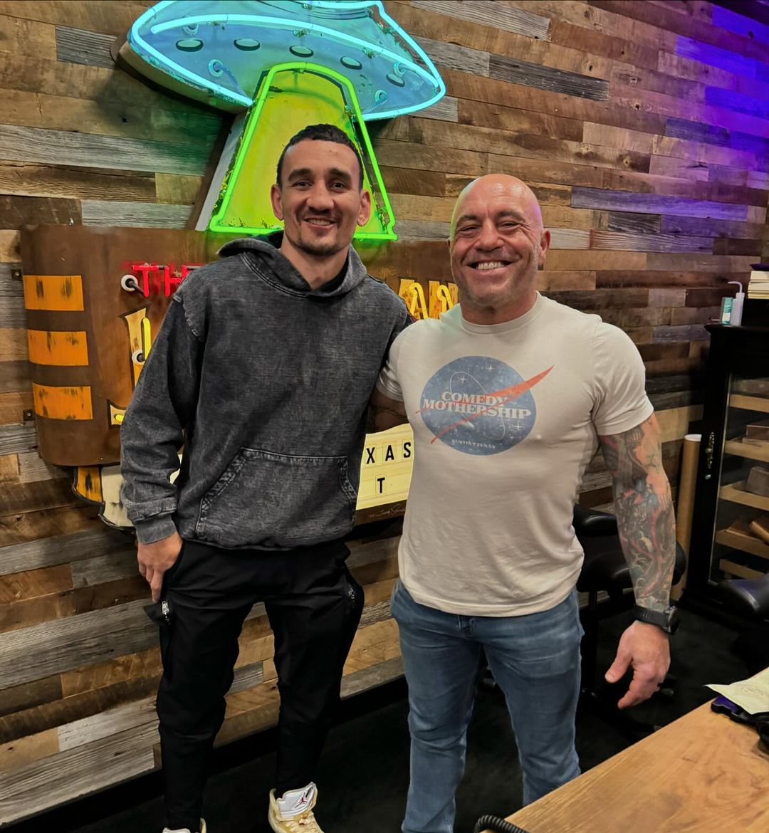 Brains, brawn, and big laughs! That's the recipe for a memorable JRE episode. #JRE #PodcastGold #joerogan #maxholloway