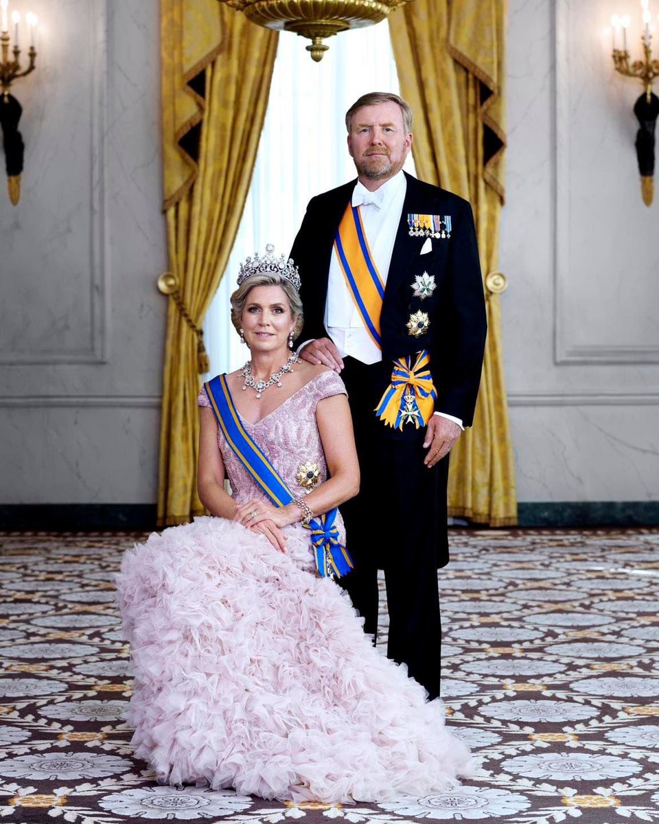 Happy King’s Day! 👑🇳🇱

Today is His Majesty King Willem-Alexander’s birthday. #Kingsday 👑🇳🇱🌷 is the Dutch national day when everyone comes together and celebrate.

📸RVD - Anton Corbijn

#nlinpakistan