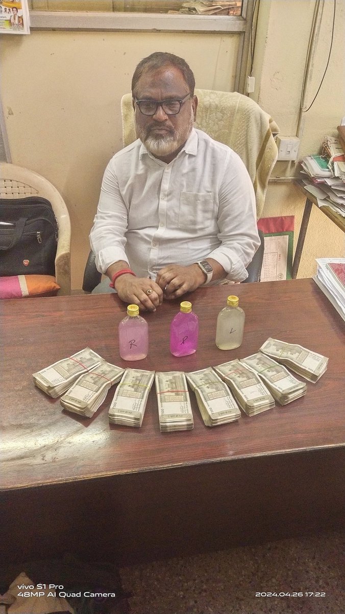 Great Indian Babus 👑

Irrigation Department Officer Caught Accepting ₹4 Lakhs Bribe in Secunderabad.

Avg Annual Salary of Fresher in Infosys is something around ₹3.5 Lakhs.

Source - @sudhakarudumula