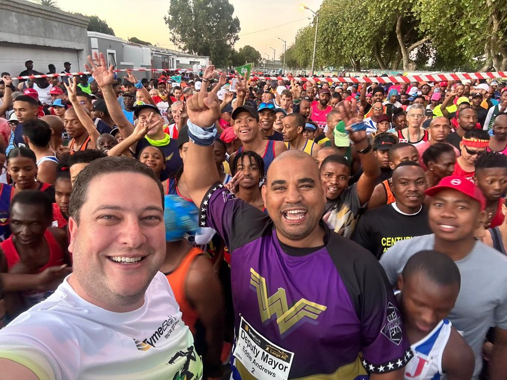 What a great way to start Freedom Day at the ‘Run for Freedom’ in Langa with @AndrewsEddie and 1200+ Capetonians. Happy Freedom Day! 🇿🇦🇿🇦 Thanks @tymebankza for a great event.