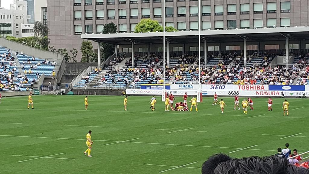 前回で味をしめて、ラグビー観戦2度目。「京王デー府中ダービー」
東芝ブレイブルーパスVS東京サンゴリアス。
今回は友人が🎫取ってメインS席ホストBL側。
リーチが🏉取る度に「リーチ！」コールするんだね。
やったけど(*´˘`*)ｴﾍﾍ
 #ラグビーリーグワン
 #秩父宮ラグビー場
 #府中ダービー