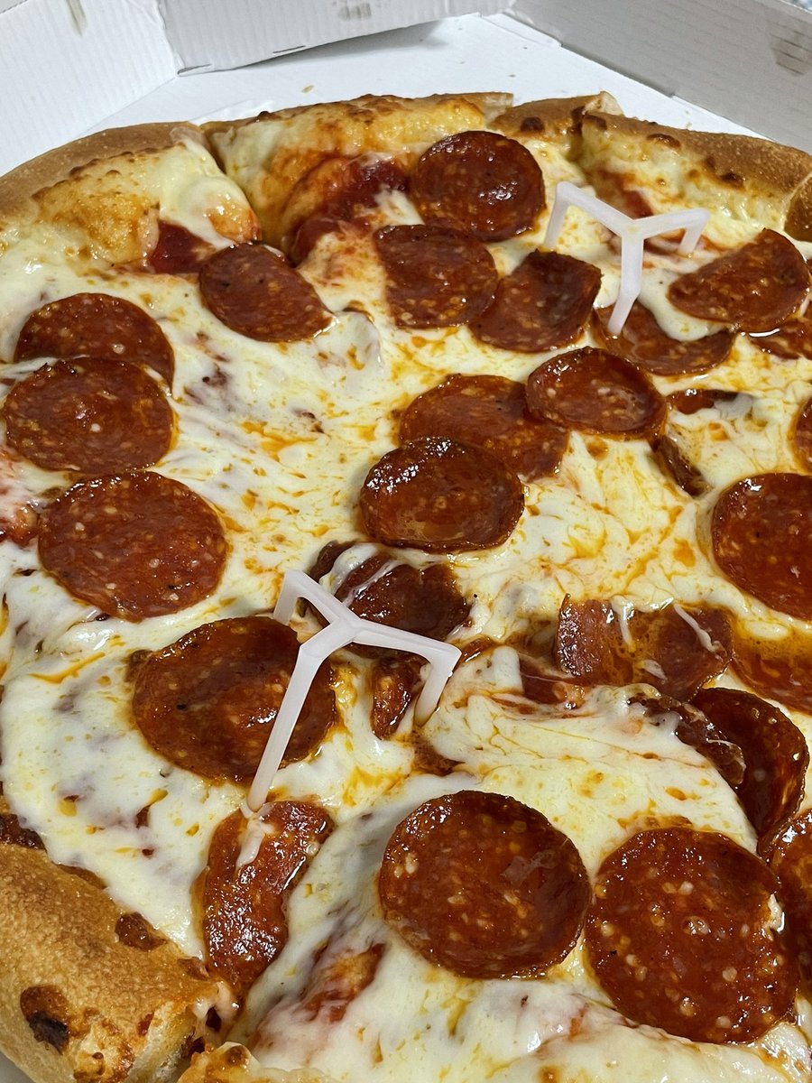 페페로니 피자는 피자헛이 진리다.. 바싹 익힌 팬 도우에 치즈 추가해서 먹으면 진짜 미국에서 먹는 느낌 (미국 안가봄)