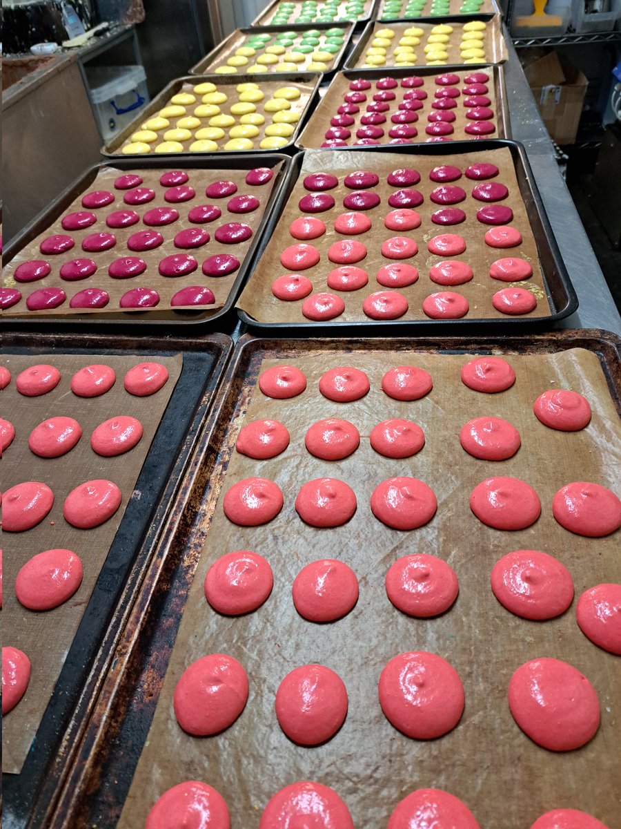 mmm... Something for @wkfarmersmarket this morning!

#macarons