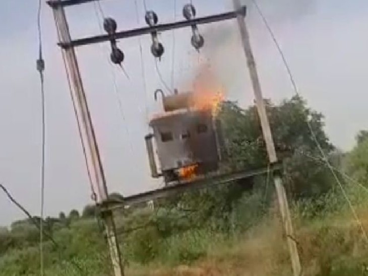 #Gonda बिजली की खपत बढ़ने से 25 दिन में देवीपाटन मंडल में जले 314 ट्रांसफार्मर
गोंडा में 142 बहराइच में 94 बलरामपुर में 44 श्रावस्ती में फुँके 34 ट्रांसफार्मर
