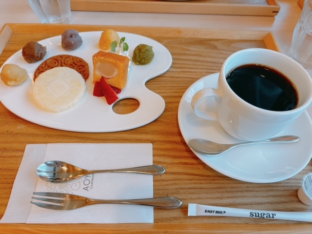 栃木県小山市にある「AOYAカンパーニュ」へ行きました！
5種類のあんこの食べ比べができる「あんパレット」は色々な味を楽しめて美味しかったです☺
建物は建築家の隈研吾さんが設計・デザインしたもので、とてもオシャレでした。