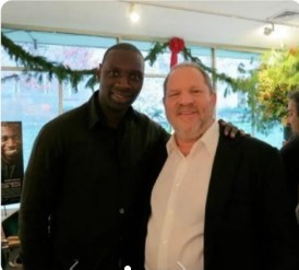 Dosinda961308's tweet photo. LA  MORALE  DOUTEUSE D'UN  AMNÉSIQUE !
Tiens, monsieur le donneur de leçons, monsieur le grand moralisateur Omar Sy, cet américano-sénégalais planqué à Los Angeles, qui vient vomir sur la France et dire qu'il est choqué de ce qu'il voit de la France en ce moment !
Eh bien nous, Français AOC, planqués en France, nous sommes choqués d'être critiqués, rabaissés et humiliés par un pseudo-moralisateur qui ose s'afficher publiquement avec le violeur récidiviste Harvey Weinstein.
Il est apparemment plus aisé de s'afficher avec un violeur et agresseur de jeunes femmes, que de témoigner un peu de compassion pour la famille de Philippe, assassiné à coups de hache ou d'apporter tout son soutien aux familles des 130 israéliens encore otages du groupe terroriste islamiste  palestinien Hamas.
Il est plus facile d'apparaitre le sourire aux lèvres, aux côtés d'un ami violeur, que d'apporter un peu de soutien à  la jeune Samara, tabassée parce qu'elle salissait la religion islamique en refusant de s'habiller selon les codes de la religion musulmane en France.
Il est vrai qu'il ne doit pas être aisé, pour un musulman, de prendre position en faveur de cette jeune enfant !
Il est certainement plus aisé de s'afficher avec un ami producteur de cinéma et violeur de jeunes actrices en devenir, que d'apporter un peu de soutien aux jeunes étudiants de confession juive, que des étudiants antisémites empêchent de suivre leurs cours à la Sorbonne, à cause d'un blocus de cette université, en soutien au peuple palestinien et à l'Hamas.
À la place de votre morale à deux sous, nous serions curieux de connaitre le positionnement du musulman que vous êtes sur les attaques subies par ces jeunes étudiants juifs !
Non, décidément NON, monsieur Omar Sy, nous n'avons pas les mêmes valeurs, les mêmes codes, les mêmes idées de la citoyenneté, nous vous laissons avec vos fréquentations plus que douteuses, nous, nous restons aux côtés du peuple français, sans le moraliser et sans l'humilier publiquement !
Nous n'avons pas besoin de la morale sur la vie en société et sur l'insécurité dans nos rues, de la part d'un homme qui vit avec sa famille, dans une résidence '' fermée '' ultra-protégée des beaux quartiers de Los Angeles !
À bon entendeur !
La libre pensée patriote
