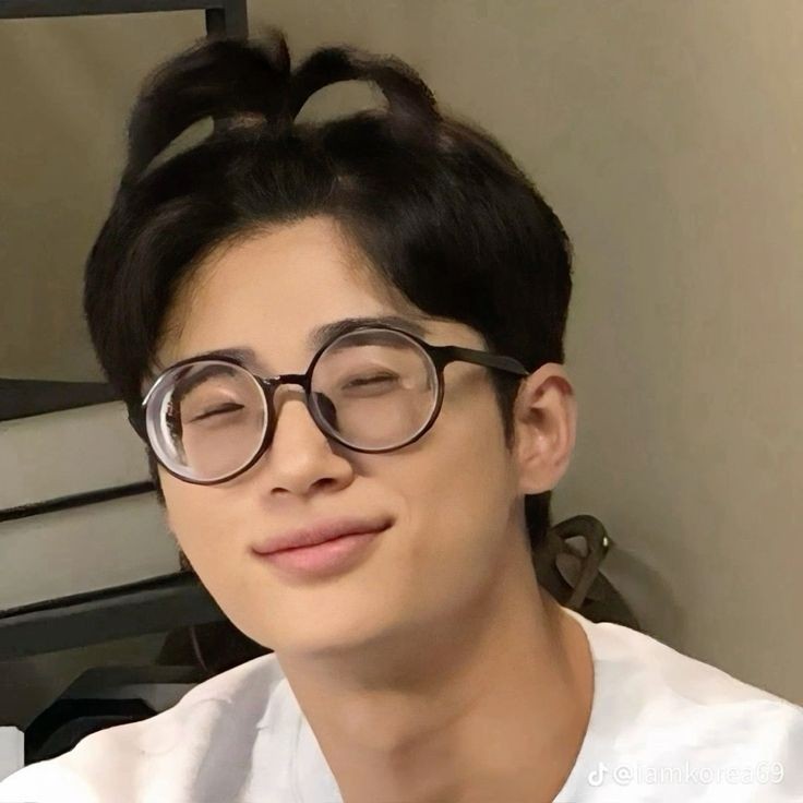 ️️
️️
Your camera roll when you’re jadi adik  Iyan. 

️️

️️

️️