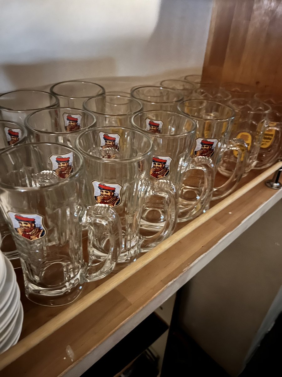 BeachBrewing's tweet photo. 新天地。

無事、新店舗の契約も終え

これから改装作業に入ります。

既に家賃も発���しているので本当は焦っていますが、

まぁ、落ち着いて行こうかと…。

使わないグラスが沢山あるので、欲しい方がいたら是非申し出てください！

スタッフ募集中！！

気になったら、ご連絡ください！
#beer
#水戸 https://t.co/NFBgtigePs