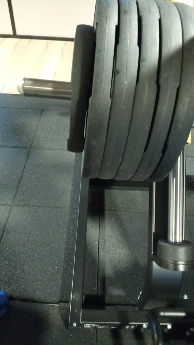 dman_tu_tesito's tweet image. Ayer, un día más por #hierrolandia subiendo pesos. Día de pata, 240 en la prensa👹🦿
#TESenforma 
(Pd: en la foto hay 220 xd)