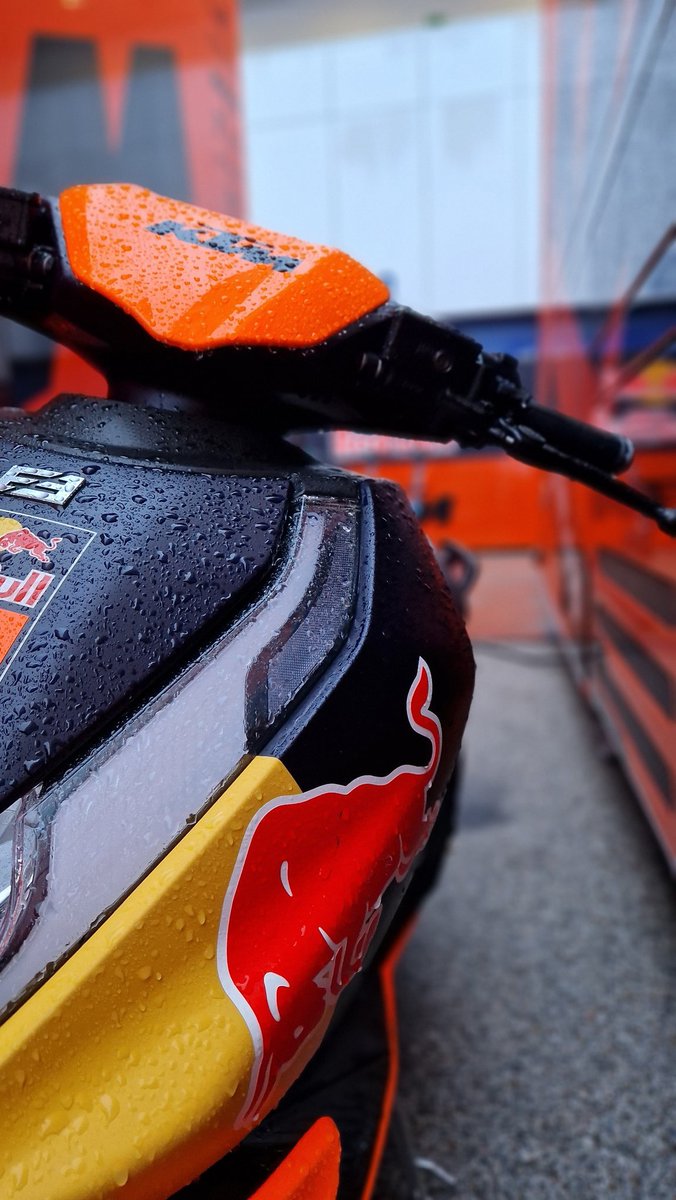 RedBull_KTM_Ajo tweet picture