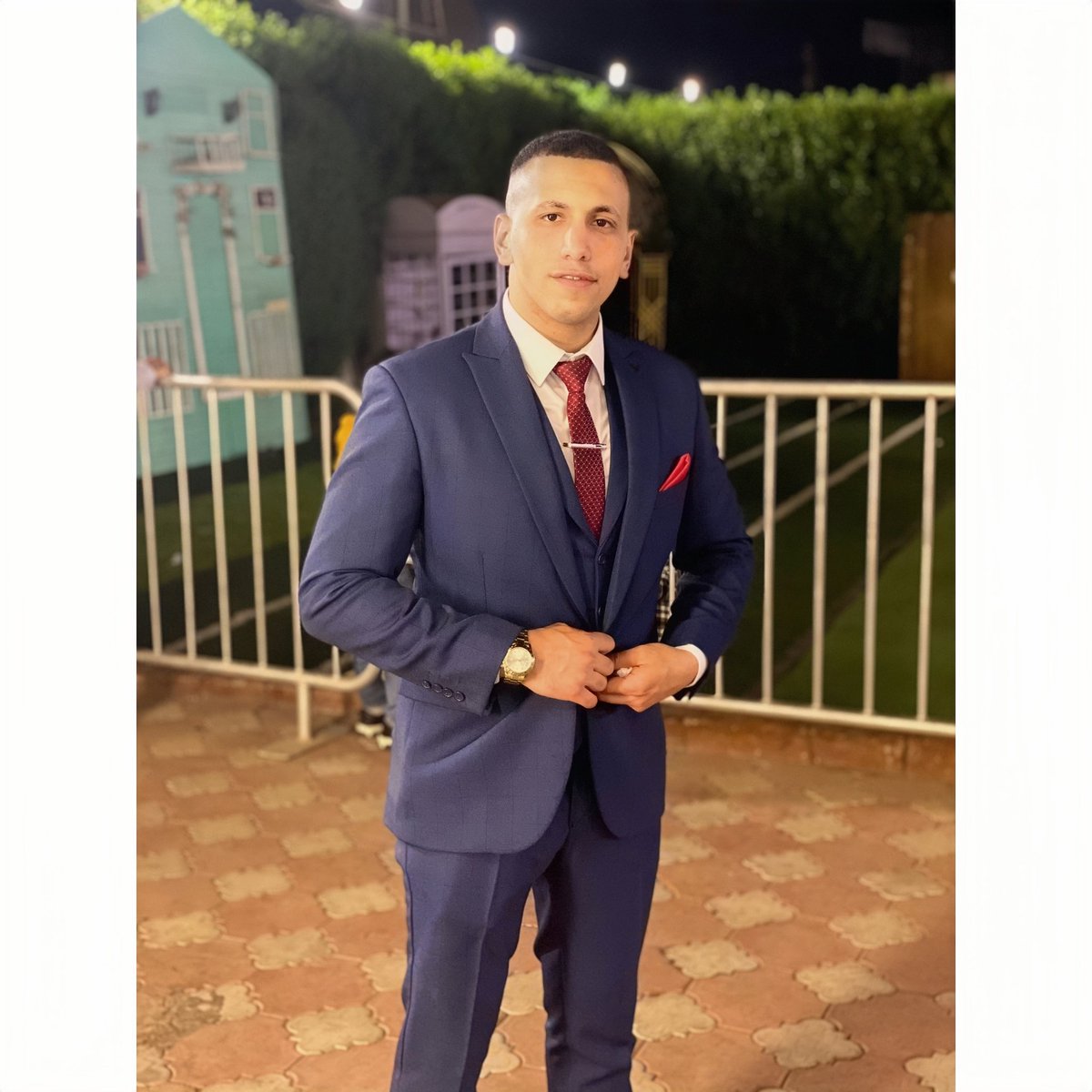 كلما رأيتَ أمانيكَ في وادٍ ،والظُّروف في وادٍ.
اِقْرأْ على قلبِكَ﴿ لَاتَدْرِي لَعَلَّ ﷲ يُحْدِثُ بَعْدَ ذَلِكَ أمرًا ﴾.💗