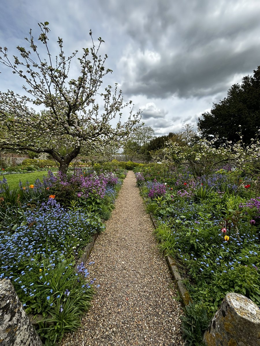 Beautiful @CharlestonTrust #Sussex - a beautiful garden, house showcasing works by Vanessa Bell, Duncan Grant & the #Bloomsburygroup & lots of arts events too. Check out their #Lewes exhibition space, shop and cafe too! Perfection!