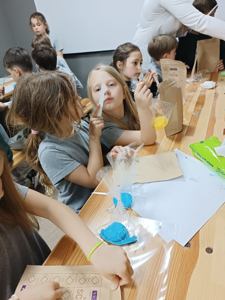 Primary school students learned about flavours, beauty and health by visiting the Viorica Cosmetic factory in Chisinau. @HisIpc  @ColetteCotton @MarysCep @eTwinningEurope #schoolproject #schooltrip