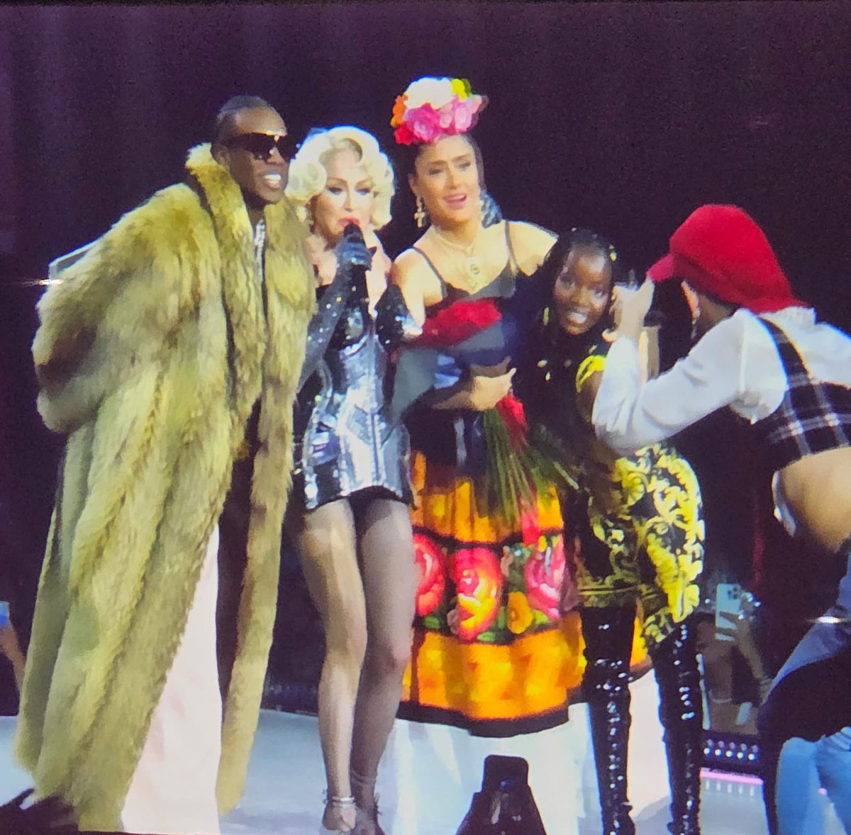 Salma Hayek fue la invitada del quinto y último concierto de Madonna ‘Celebration Tour’ @ Palacio de los Deportes, CDMX. #SalmaHayek México #TheCelebrationWorldTour #Madonna #MadonnaisComing #MadonnaCelebrationTour #Concert #Concierto #CDMX #México