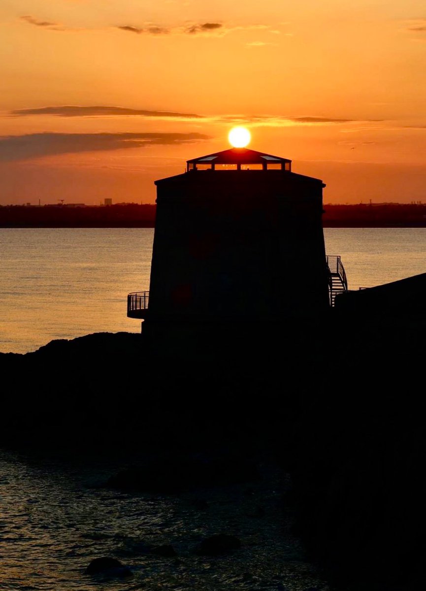 Sunset aligning with the Sutton Martello Tower at the start of the Suttin side of the Howth Cliff Walk. Photo memory from this time 2022. 
#suttonmartello #sunset #howthcliffwalk