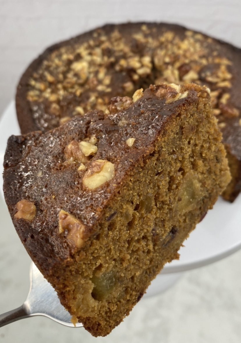 Sticky Pear, Date & Ginger Cake 
Recipe: sarahsslice.co.uk/post/pear-date…
This has been an extremely popular recipe on my blog and I have had lots of lovely feedback!
#easybaking  #baking #bake #recipes #recipe #recipeideas #foodies #sarahsslice #gingercake #pear #datecake #datecakerecipe
