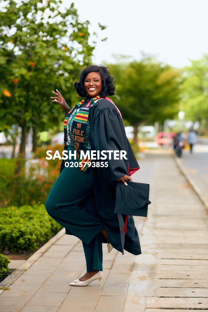 Hard work, dedication, and a little bit of faith got you here. Excited to see what the future holds! 🎓🌟 Congratulations @nana_afua_esselba
#NewBeginnings #GraduationDay #Kente #University #RoyaltywithStyle #KenteSash #kentestole #Kentemuffler