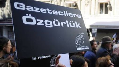 🔴GÜNCELLEME: Esra Solin Dal, Erdoğan Alayumat ve Mehmet Aslan'ın tutuklanmalarının ardından, Türkiye’de cezaevinde bulunan gazeteci ve medya çalışanı sayısı 31’e yükseldi. Ayrıntılı liste ⬇️ expressioninterrupted.com/tr/liste.php #GazetecilikSuçDeğildir