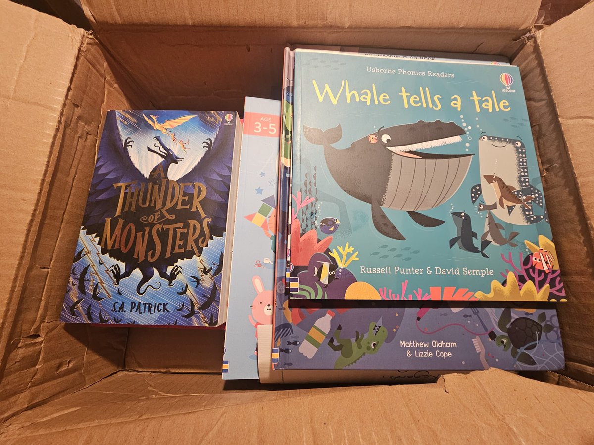 A box of wonderful books from @Usborne arrived today. Thank you. 🤩 

#eternelygrateful