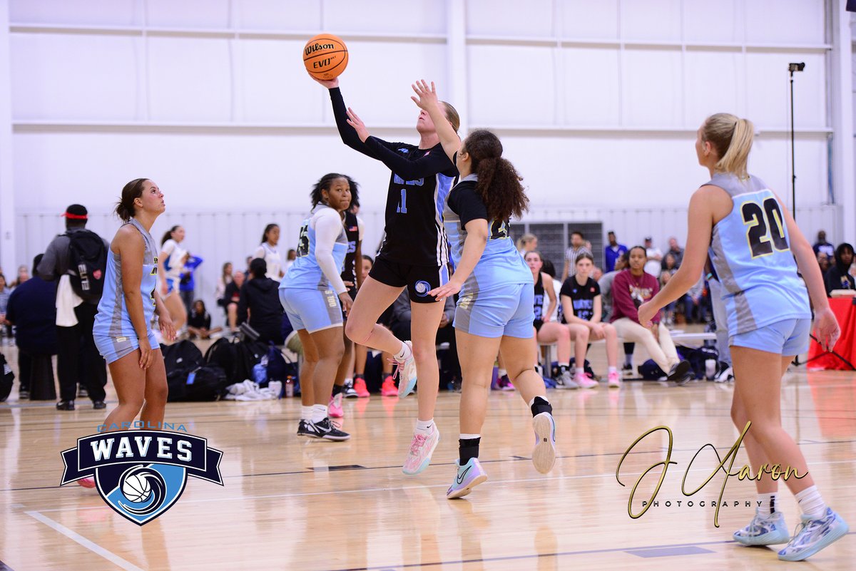 Lauren Sizemore, standout graduating in 2026, is making waves playing up on U17! 🌊 Versatile player, dominates on the wing or in the post. Quick to learn and consistent shot from 15 to 20+ feet. Fierce competitor and determination colleges crave. Watch her soar! #Competitor