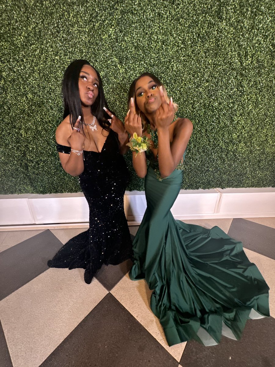 lee_incorp's tweet photo. i had prom shit was kinda lame i hope my senior prom better https://t.co/HPXbZVgNnp