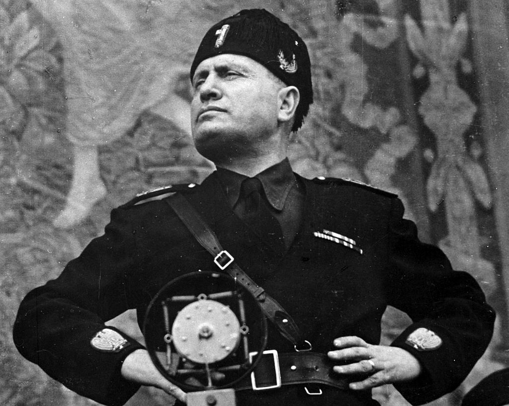 #28aprile 1945, #Mussolini fu arrestato dai partigiani e passato per le armi per ordine del CLN .
Gli antifascisti devono festeggiare anche questa data.
#FacciamoRete