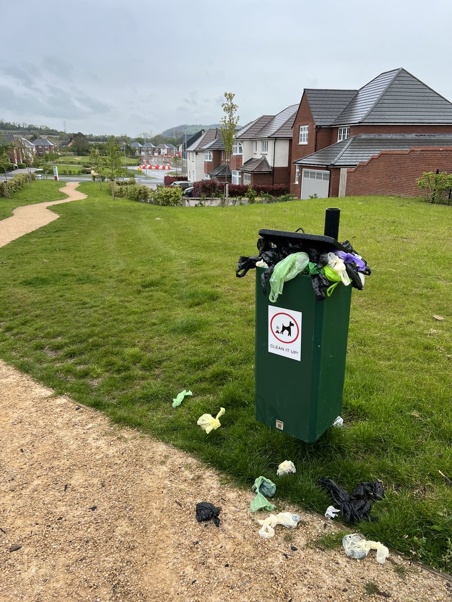 @NewportCouncil What a load of crap on the @Redrow Great Milton Park estate in #llanwern. No clearing of the dog poo bins in 2 months. Please Jane Mudd get this done as it’s embarrassing to be a dog owner! #dogpoo #pickitup