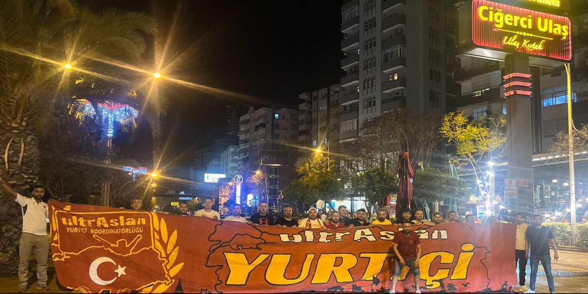 ultrAslan Yurtiçi pankartı Galatasaray taraftarı tarafından geri alındı.