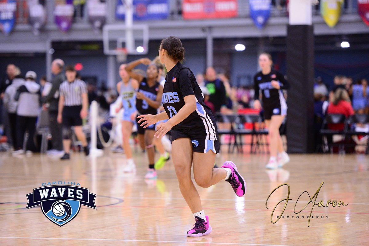 Crossroads Christian's Elyssa Phillips, 2025, is a standout combo guard! 🌟Ability to defend, score in transition, and execute in the half court, a versatile threat. Explosive athleticism. Watch out, next-level competition - she's coming! #VersatilePlayer #ExplosiveAthlete
