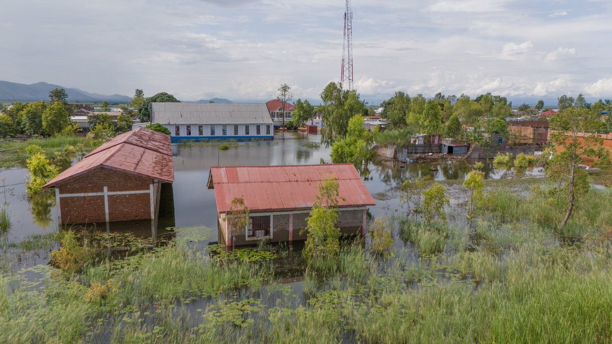 Laŭ statiskoj de la Monda Programo pri Nutraĵo, 180 000 homoj perdis siajn loĝlokoj en Orienta parto de DRKongo pro akvoaltiĝo de la lago Tanganyika. La dua granda lago en Afriko kaj dua plej profunda lago en la mondo. Ni viktimoj de tio daŭre petas helpon al la mondo.