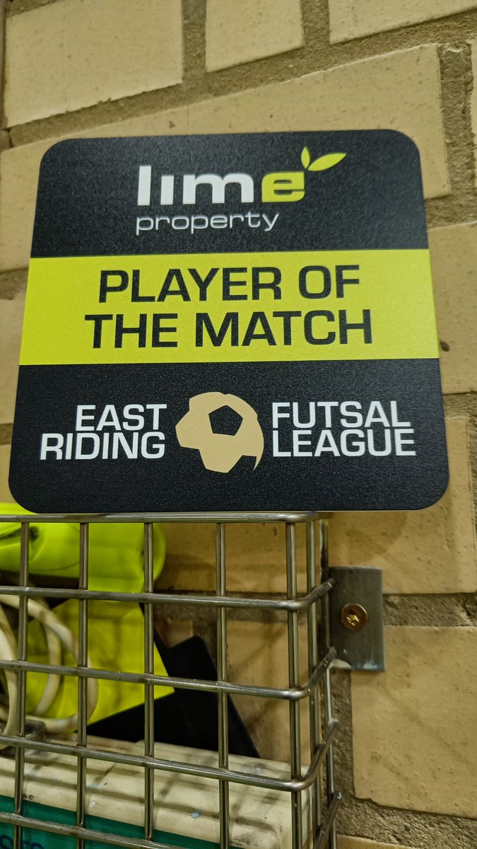LuisMelville's tweet photo. Excellent Friday evening touring the @ERFutsalClub empire seeing the futsal coaching sessions and league's running. Very impressive set up. Huge credit to @danny_clarkeuk & @DaveLawtey and the coaching staff. Looking forward to the Saturday morning sessions.👏
#futsaldevelopment https://t.co/37Oh34DHg4