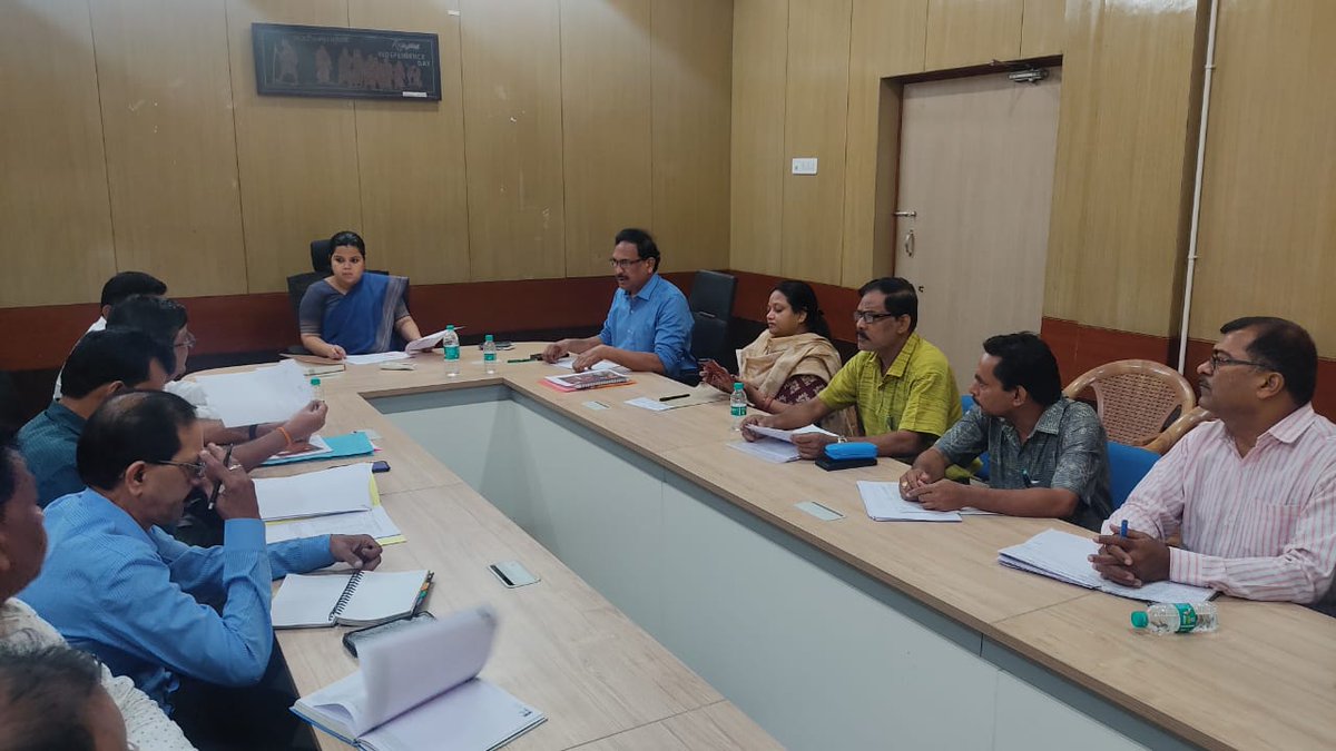 Collector, Subarnapur reviewed the status of availability of essential commodities, seeds, fertilizer & pesticide required for crop production. Officials of Agriculture, Co-operation, Food Supplies & Odisha State Seeds Corporation were present in the meeting. @DM_Subarnapur