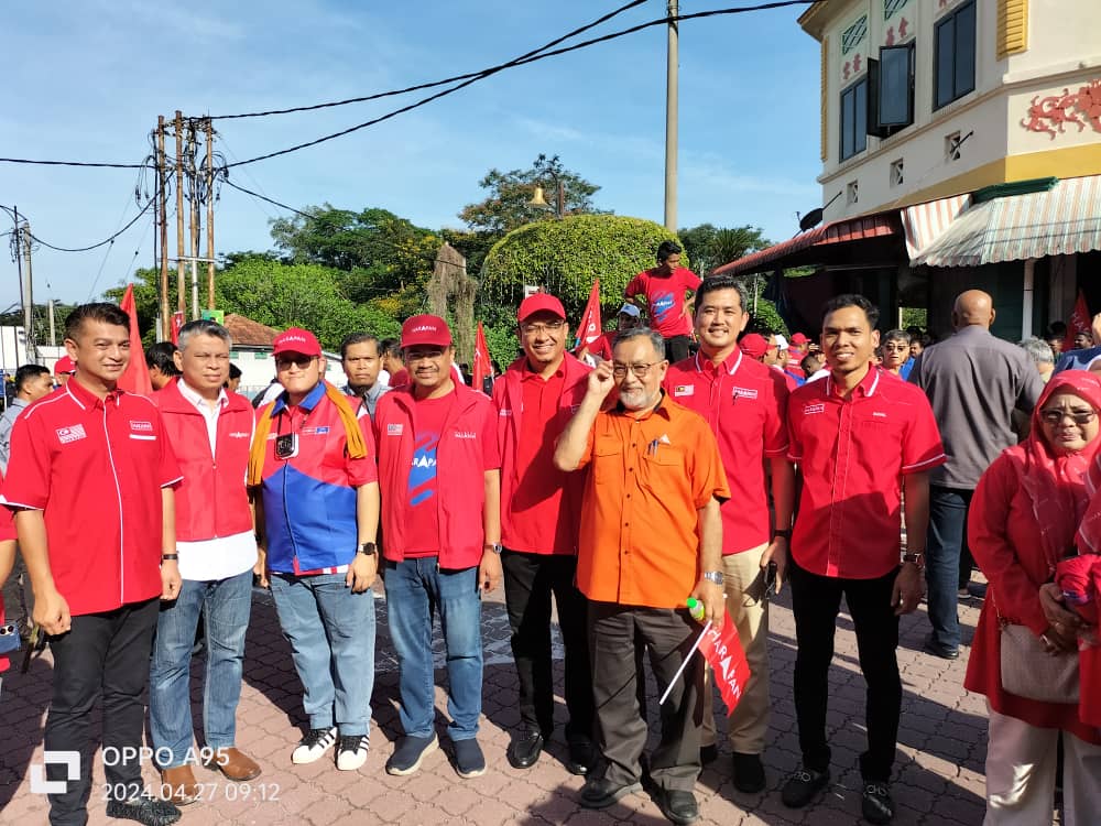 azliby's tweet photo. Bersama ribuan hadirin mengiringi Sdri Pang Sock Tao, Calon Perpaduan di hari Penamaan Calon N06 Kuala Kubu Bharu. Calon No.2 dalam pertandingan 4 penjuru.

#PerpaduanReady
#KekalPerpaduan
#KitaSelangor 
. https://t.co/yJXege62dQ