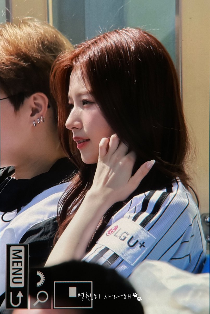 Forever_Sanahae's tweet photo. 240427 LG트윈스 시구 preview
시구여신⚾️
#TWICE #SANA #트와이스 #사나 #サナ https://t.co/OEWacosDSv