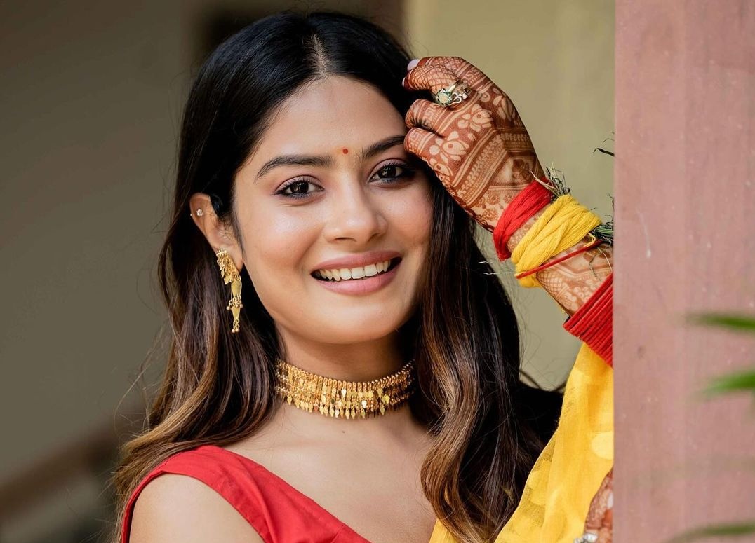 #SuperExclusive

Yeh Hai Mohabbatein fame Krishna Mukherjee accuses the makers of 'Shubh Shagun' of harassing her ; says 'They once locked in my makeup room, felt unsafe, broken and scared' and accused producer Kundan Singh! 

@GossipsTv #KrishnaMukherjee