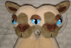 #TheIdeaFactory #TheIdeaFactorySeries3SiAndMiaSiameseCatBeaniePlush #ConjoinedPlushies #CatPlush #Plushies #PlushPals 

This is a The Idea Factory Meanies Series 3 Si And Mia Siamese Cat Beanie Plush and this is a very unique conjoined plush.