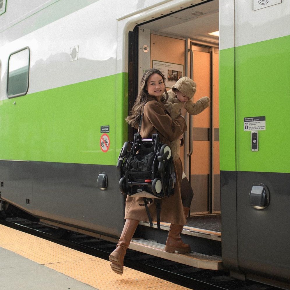 🌟 Versatile and ultra-compact. 
🌟 Folds and unfolds in a moment with just one hand. 
🌟 Comes with a padded shoulder strap for hands-free convenience?

It can only be YOYO² 

#Stokke #HereWeGrow #yoyo #yoyostrollers

📸: <a href="/thelustlistt/">Victoria Hui</a>