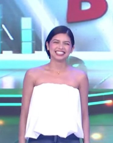 Fresh looking  summer hair cut, for sure madaming magpapagupit ng gaya mo @mainedcm 

#LegitDabarkads #TVJonTV5
#EATTV5
#MaineMendoza @mainedcm