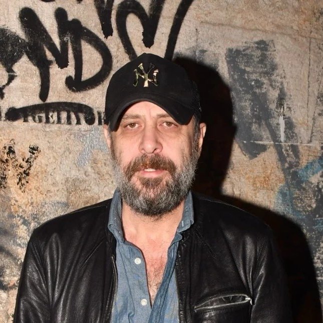 Nejat İşler: “İnsanlar hiç ölmeyecekmiş gibi yaşıyor. Doldur doldur nereye götürüceksin, mezara mı?”